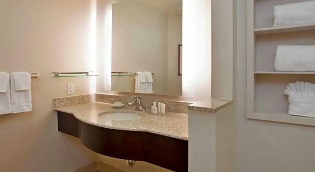 Четырёхместная студия Residence Inn Odessa