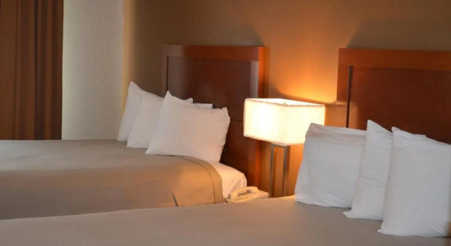 Номер Economy Brookshire Inn & Suites