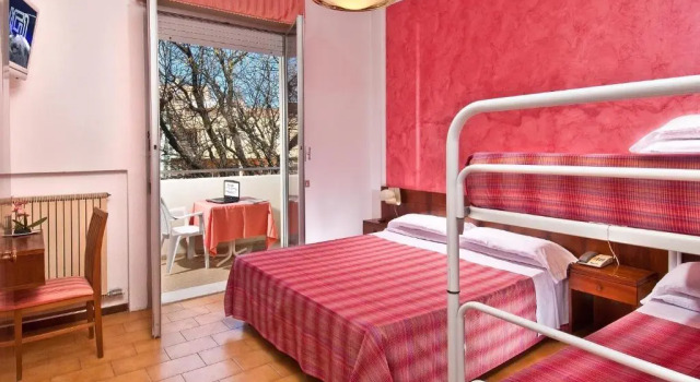 Четырёхместный номер Economy Hotel Le Querce