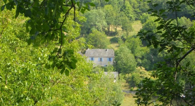 LAYMERIE, Book Hotel Previnquieres Aveyron