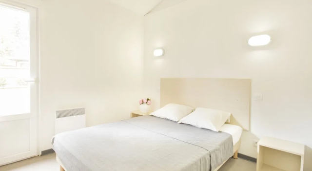 Village Les Abricotiers, Rezerwuj Hotel Hotele w Vermillion Coast z basenem, Basen