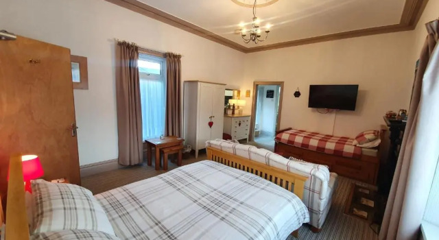 Caulfields Hotel, Забронировать Отель Барри-Порт Carmarthenshire