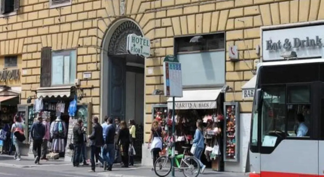 Piccolo Fiore, Prenota Hotel Rione Monti Roma