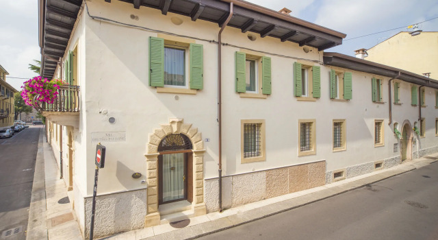 Lady Capulet Apartments