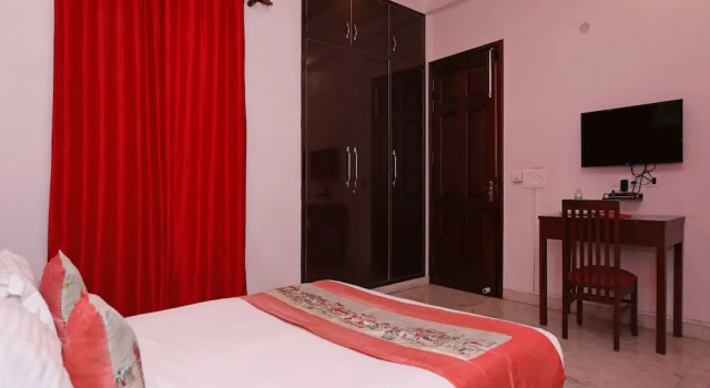 OYO Flagship 136 Sector 45 Noida