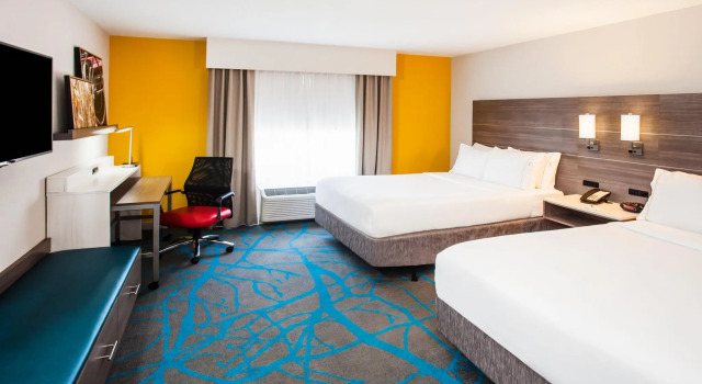 Четырёхместный номер Standard Holiday Inn Express & Suites Litchfield by IHG