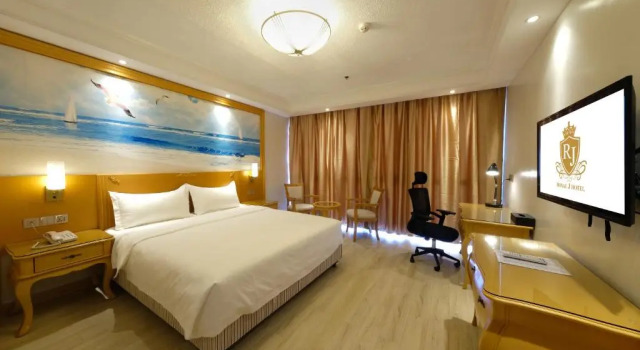 Номер Deluxe Royal J Hotel
