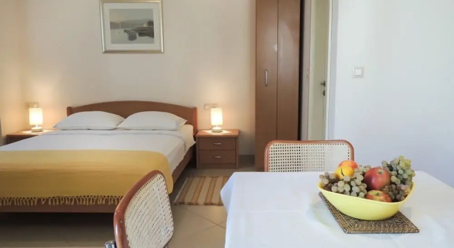 Smilja - 150 m From Pebble Beach - SA3, Rezerwuj Hotel Hotele w Split-Dalmatia County z parkingiem, Parking