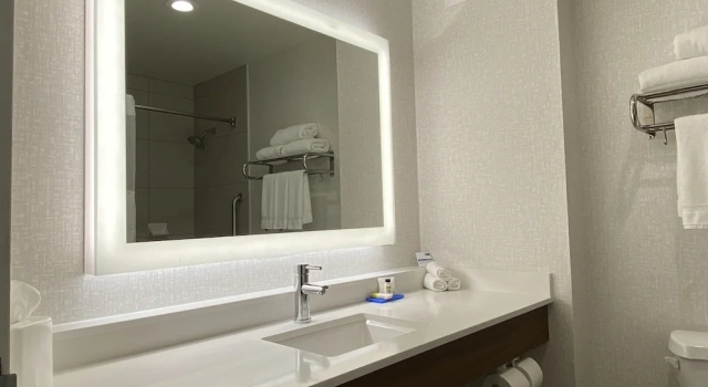 Двухместный номер Standard Holiday Inn Express & Suites Beaumont - Oak Valley by IHG