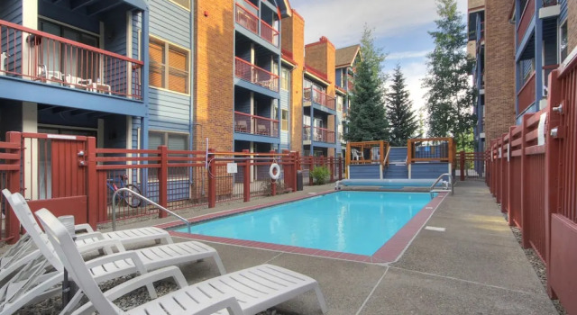 Номер Standard c 1 комнатой с балконом Inviting Winter Hideaway - Walk To Apres-ski Fun Sleeps 4 1 Bedroom Condo by RedAwning