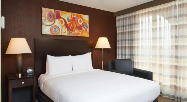 Двухместный номер с балконом DoubleTree by Hilton Dallas Market Center
