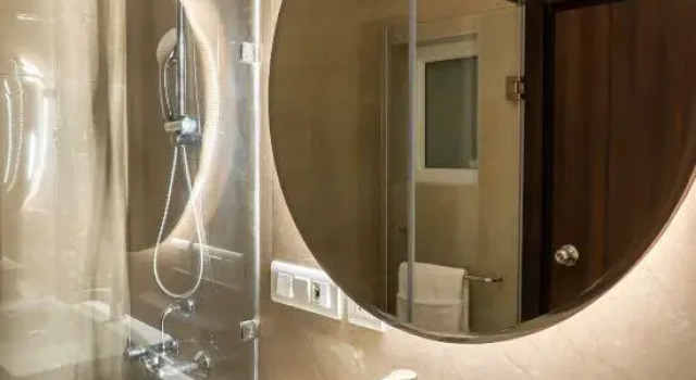 Номер Deluxe Hotel Le ROI Lake View koti