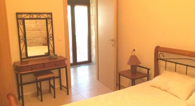 2 bedrooms house at Chersonissos 500 m away from the beach with furnished terrace and wifi