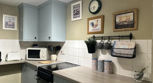 Llanidloes - Sleeps 7 - Parking - Pet Friendly