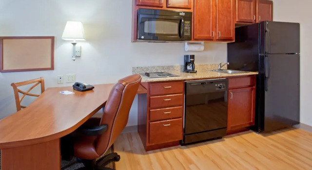 Люкс Candlewood Suites Houston Westchase - Westheimer by IHG