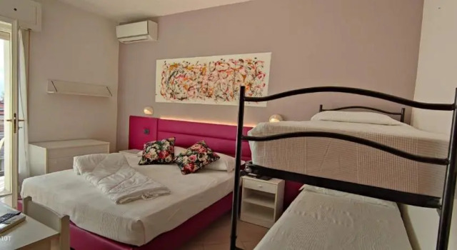 Трёхместный номер Standard с балконом Hotel Villa Platani