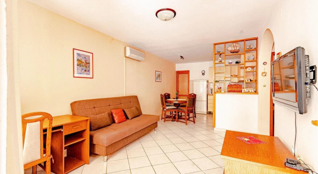 Amazing Apartment in Zrnovo With Wifi and 2 Bedrooms, Prenota Appartamento Žrnovo 