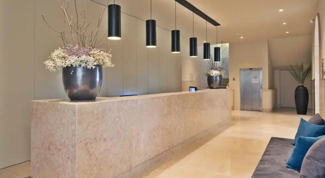 Gary01 Exclusive Top Floor 2BD by the Timeout Market, Забронировать Отель Лиссабон Эстремадура, рядом с Money Museum