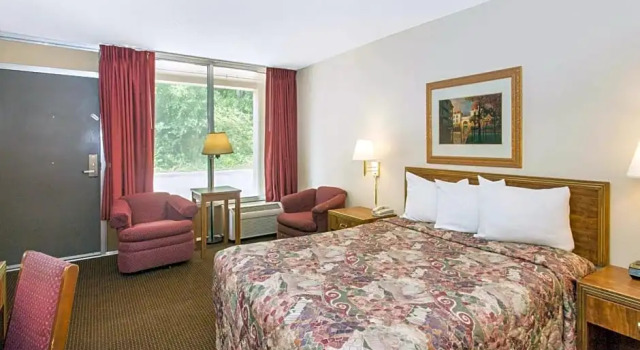 Номер Economy Days Inn by Wyndham Dubuque