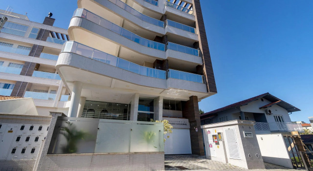 Cobertura Duplex De Alto Padrão No Centro De Bombinhas   3 Suítes 9 Pessoas, Забронировать Отель СПА-отели Бомбиньяс, рядом с Пляж Quatro Ilhas Beach, SPA-услуги