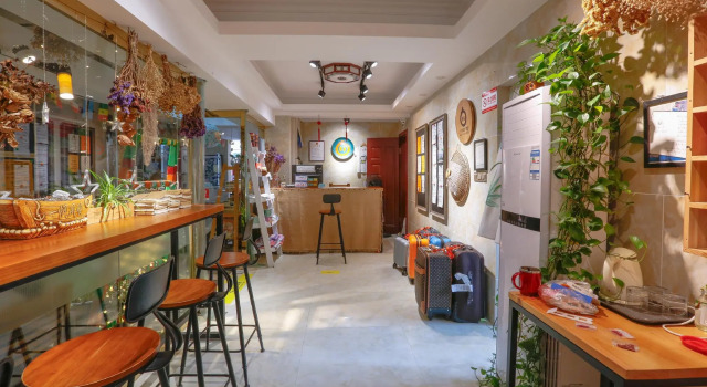 Bajie Youth Apartment Zhangjiajie Tianmenshan Train Station Branch