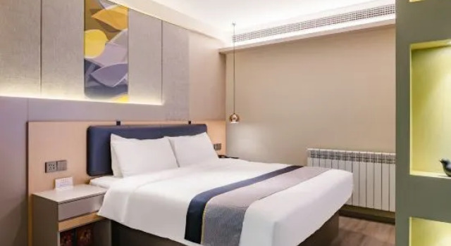 Люкс Homeinn Selected Hotel (Zhoukou Qiyi Road Wuyi Square)