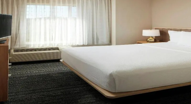 Четырёхместный люкс TownePlace Suites Winchester