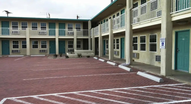 Arizona Sunset Inn & Suites, Buchen Sie Hotel Willcox Arizona, in der Nähe von Schwertner House
