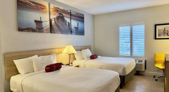 Четырёхместный номер Business Days Inn & Suites by Wyndham Lakeland