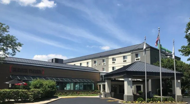 Люкс с 2 комнатами Holiday Inn & Suites Chicago-Carol Stream Wheaton by IHG