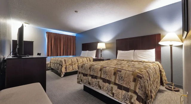 Четырёхместный номер Standard Economy Inn Auburn