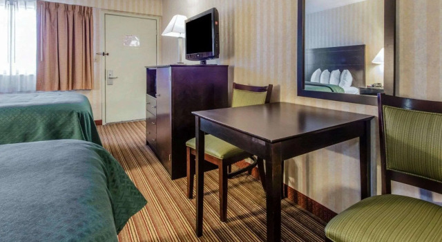 Четырёхместный номер Standard Quality Inn Barkeyville