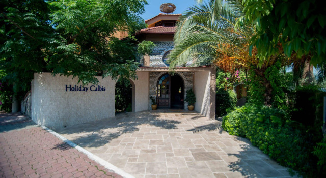 Hotel Holiday Calbis