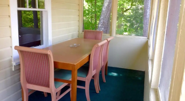 Четырёхместный коттедж Pilgrim Inn & Cottages