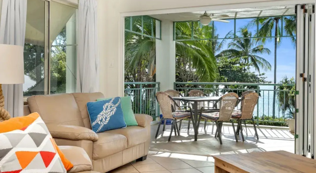 Апартаменты Standard с балконом Beachfront Bliss 3-bedroom Apartment with Sea View 4