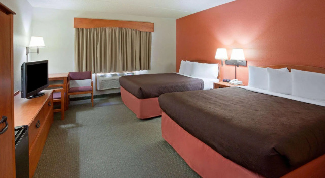 Четырёхместный номер Standard AmericInn by Wyndham Wetmore Munising