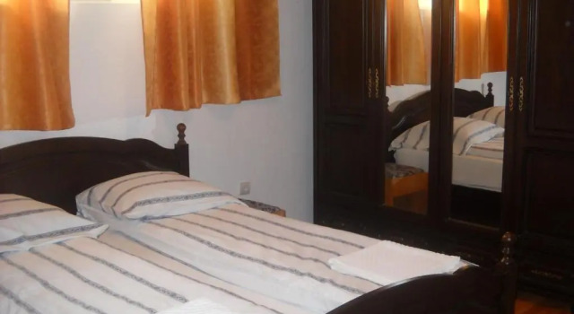 Casa Miki, Rezervovat Hotel Hotely v Hunedoara s parkováním, Parkování
