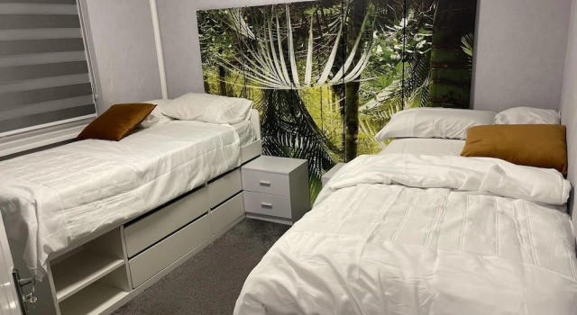 3 Bed House - Sleeps 6 With Free Parking, Забронировать Отель Бизнес-отели Англии, 4* 5*