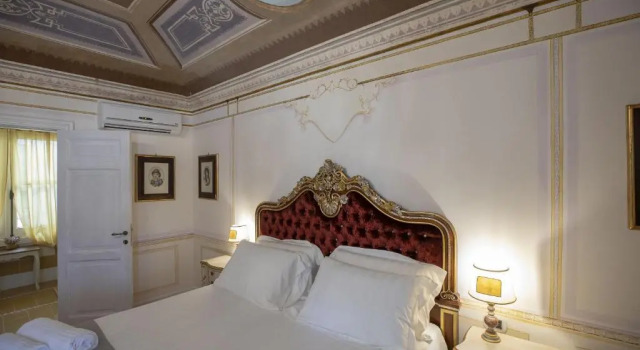 Двухместный номер Standard с балконом Les Suite Royales