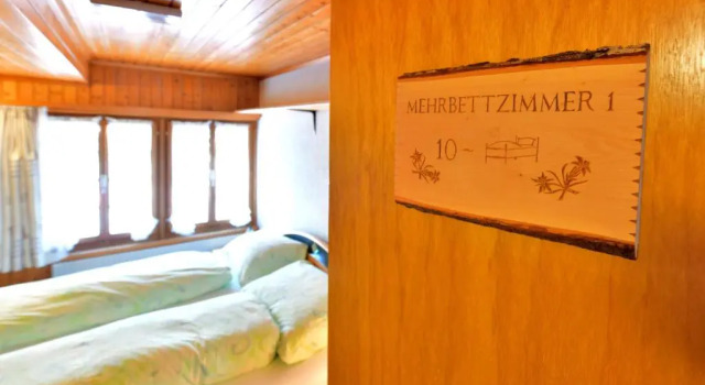 Кровать в общем номере Hotel Wetterhorn