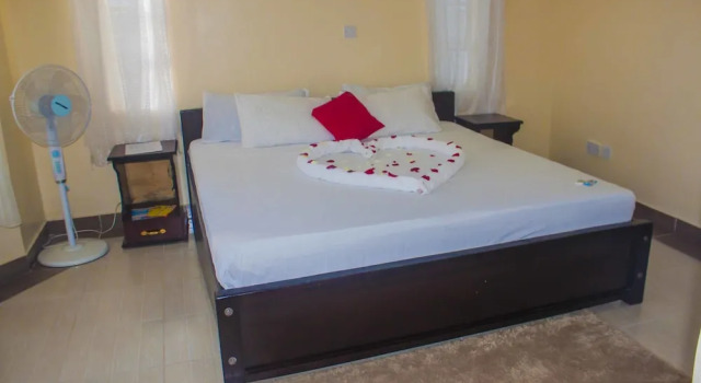 Elegant Comfy 3 Bedroom Apartment