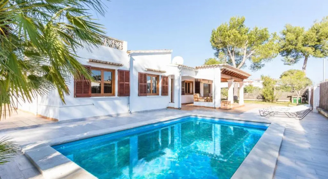Коттедж Chalet Falcó with Private Pool and Garden