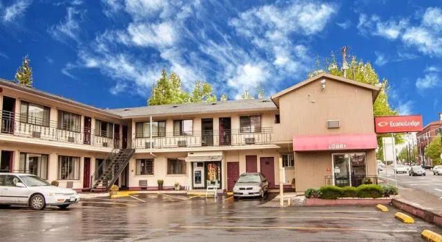 Люкс Deluxe Broadway Inn Portland Downtown