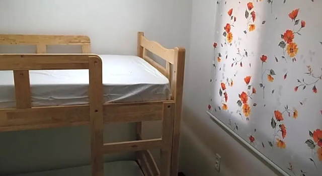 Pat în dormitor (dormitor pentru bărbați) Duri Guesthouse