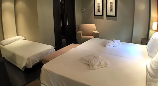 Трёхместный номер Comfort Hotel La Trufa Negra