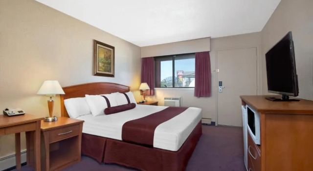 Студия Coast Red Deer Hotel