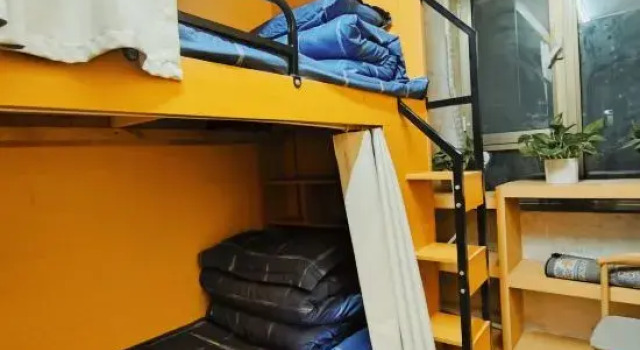 Кровать в общем номере Menghui Si Road Hostel (Xiguan Dazhongxiang)