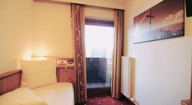 Одноместный номер Standard с балконом и с видом на горы Sporthotel Tirolerhof