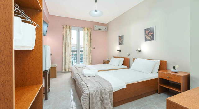 Must Hotel
