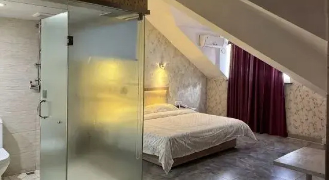 Люкс Deluxe A Family Fashion Hotel (Urumqi Xuzigou Branch)